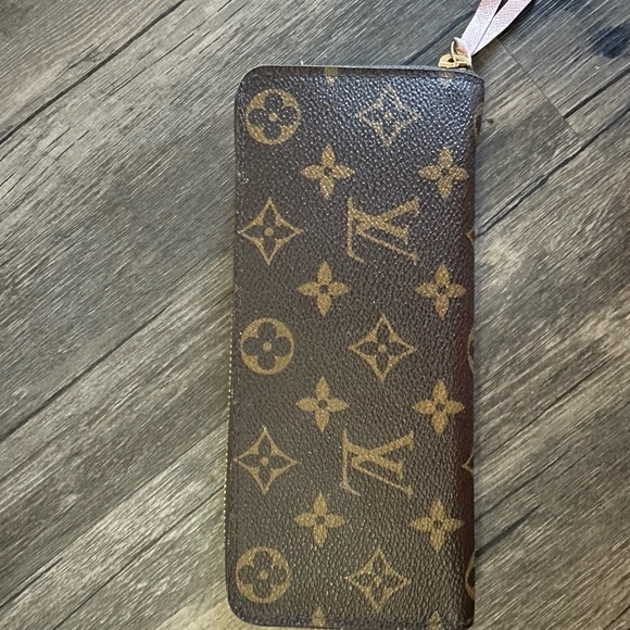 Louis Vuitton Monogram Wallet - Picture 4 of 9